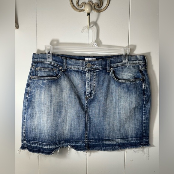 Old Navy Stretch Women’s Size 16 Mini Denim Skirt - Picture 2 of 8